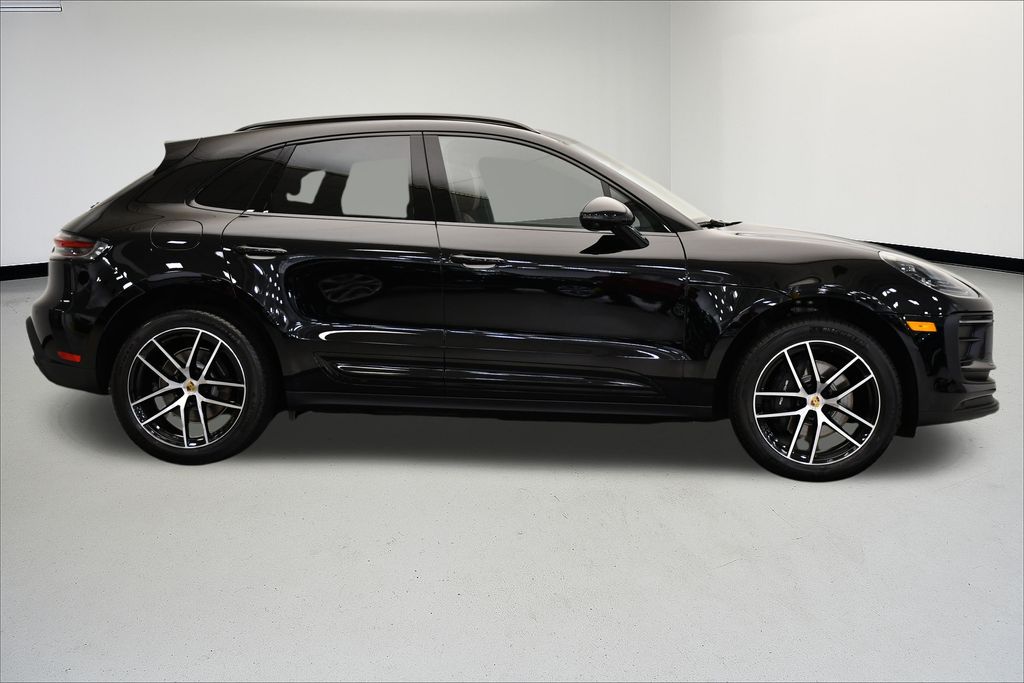 Thumbnail: 2025 Porsche Macan - 8