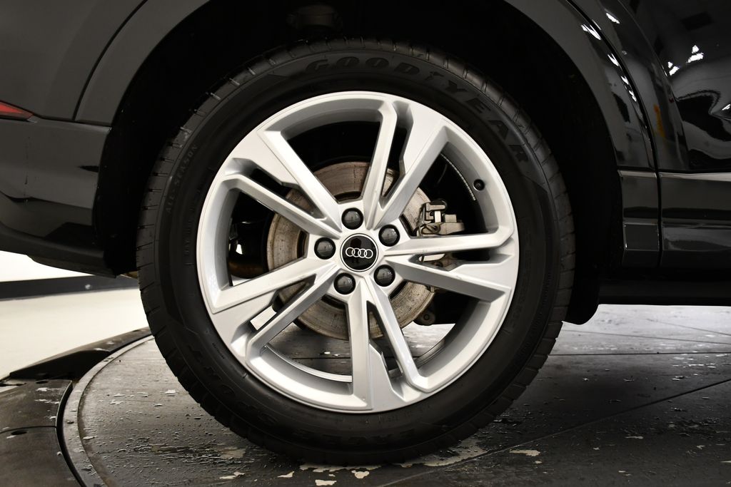 Thumbnail: 2024 Audi Q3 - 16