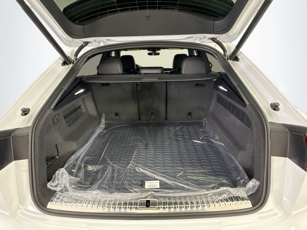 Thumbnail: 2026 Audi Q8 - 27