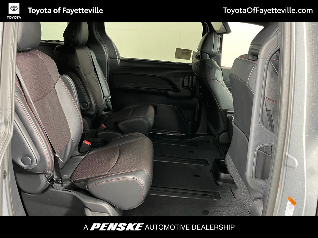 2025 Toyota Sienna XSE 11