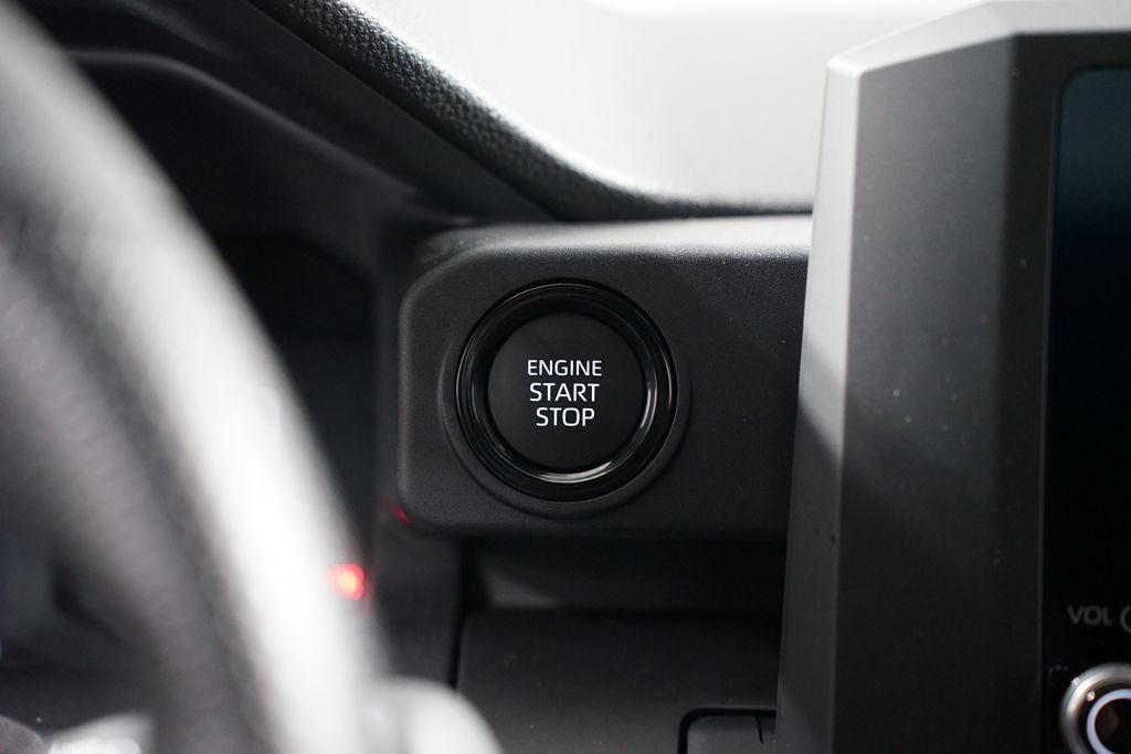 2025 Toyota Tacoma SR 17