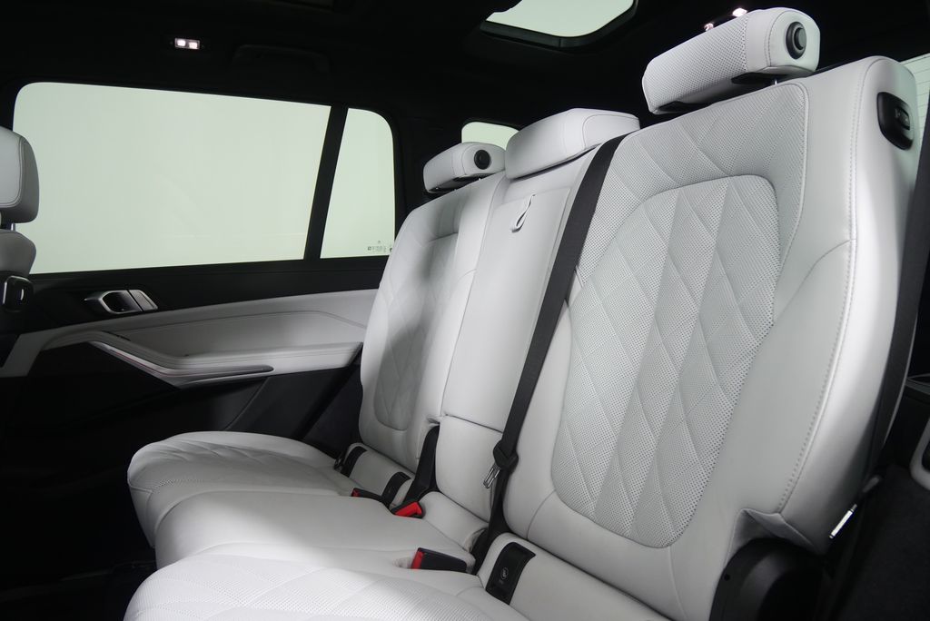 Thumbnail: 2024 BMW X7 - 15