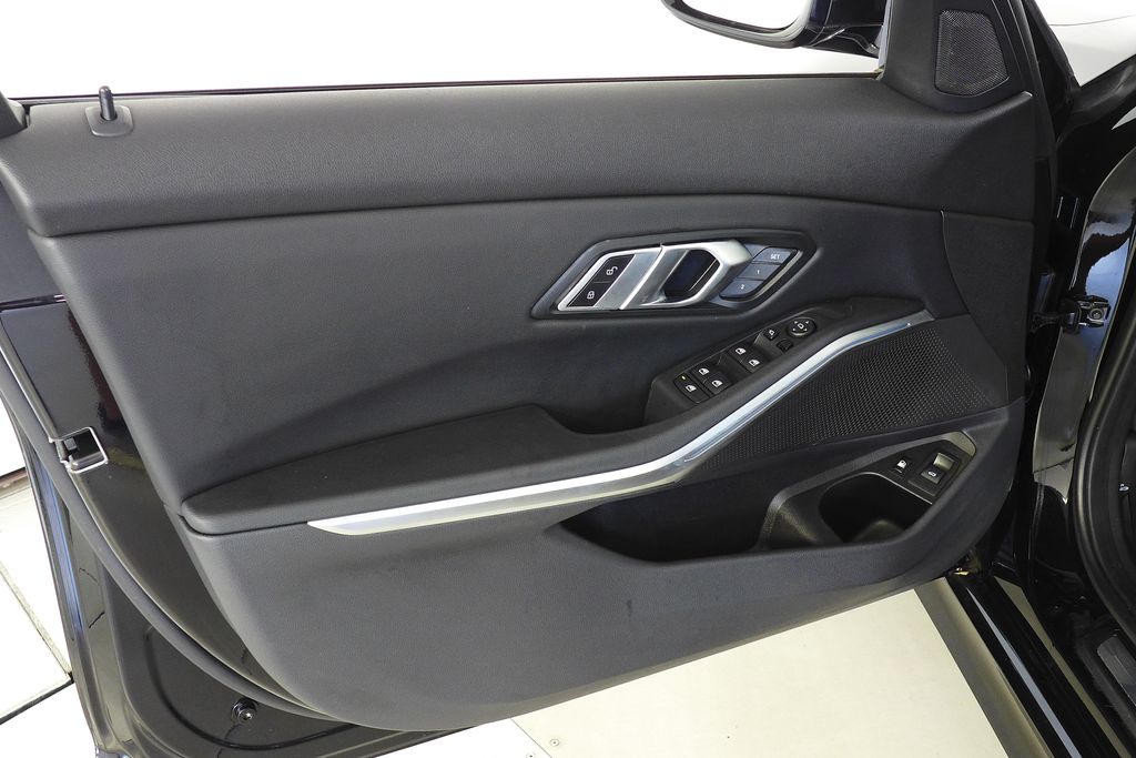 Thumbnail: 2022 BMW 3 Series - 11