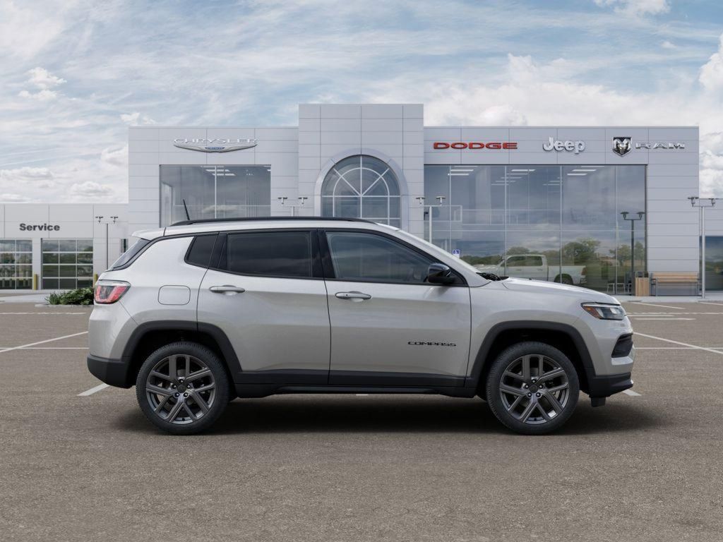 2026 Jeep Compass Latitude Silver at South Hills CDJR