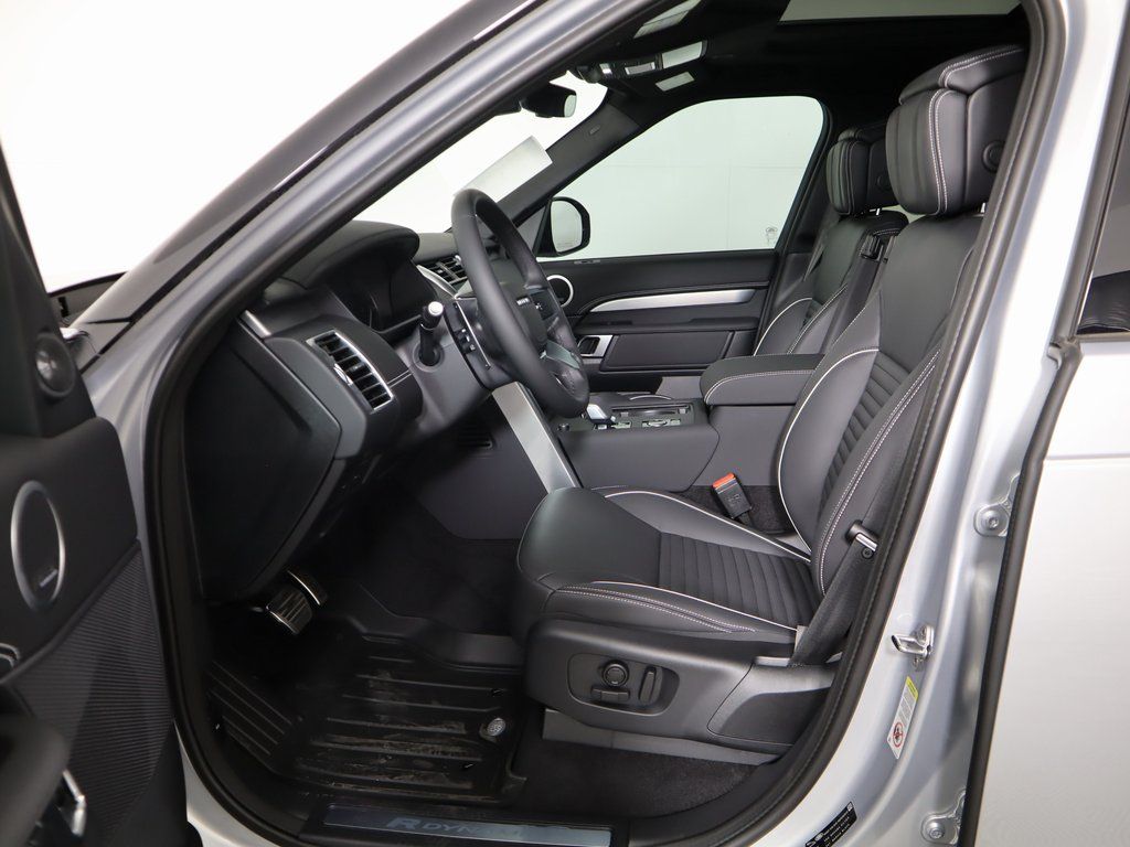 Thumbnail: 2023 Land Rover Discovery - 22