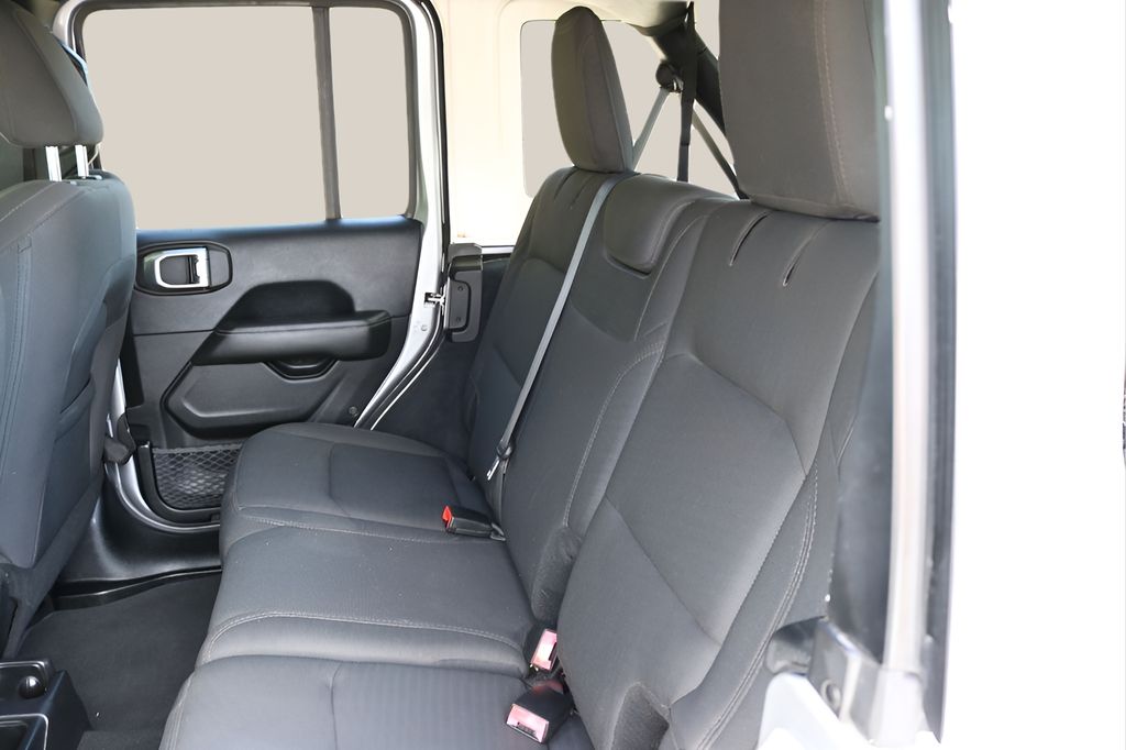 Used 2019 Silver Jeep Unlimited Sahara image 15