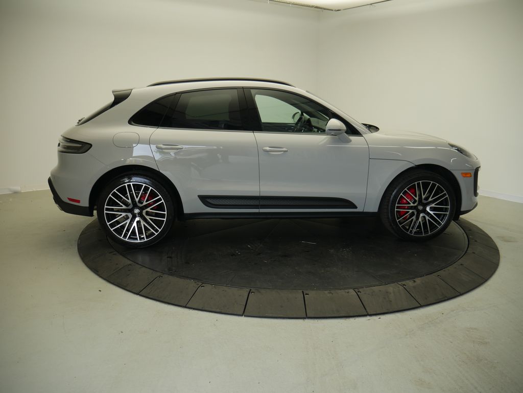 Thumbnail: 2026 Porsche Macan - 8