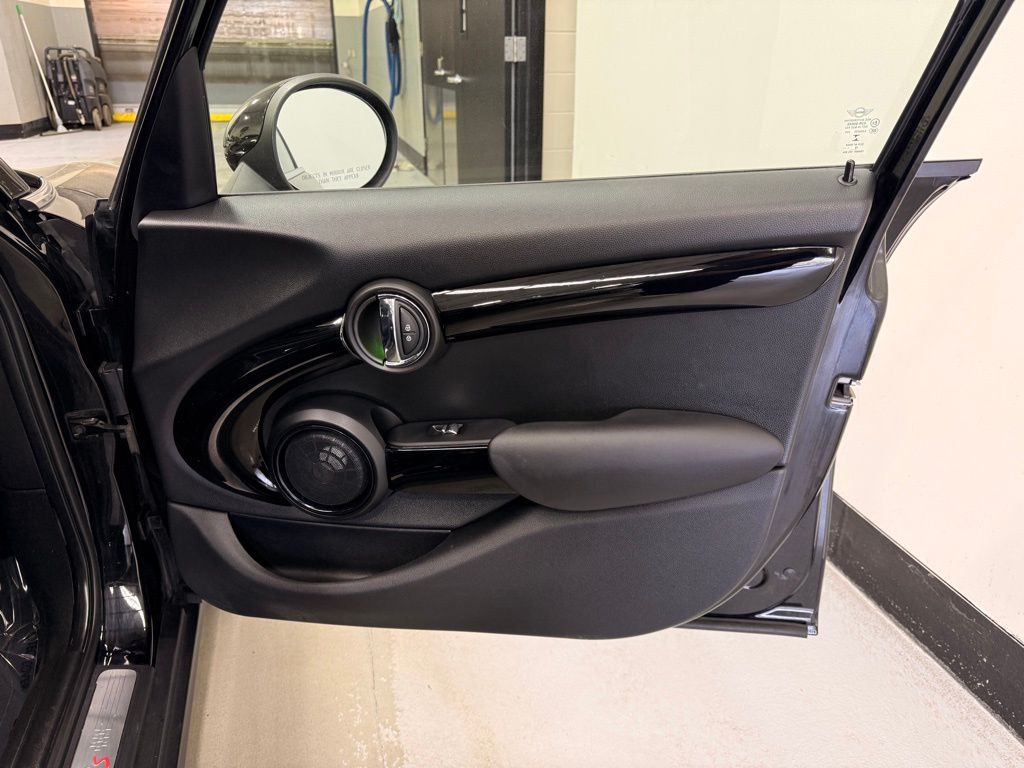 Thumbnail: 2019 MINI Cooper - 25