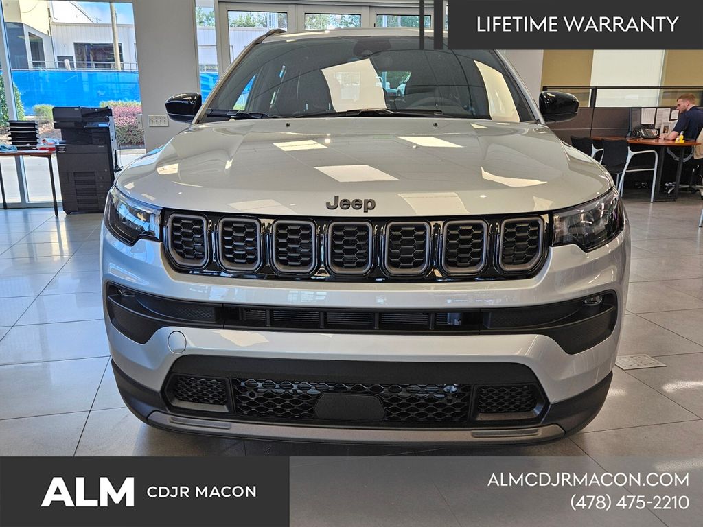 New 2026 Silver Zynith Metallic Clearcoat Jeep Latitude image 3