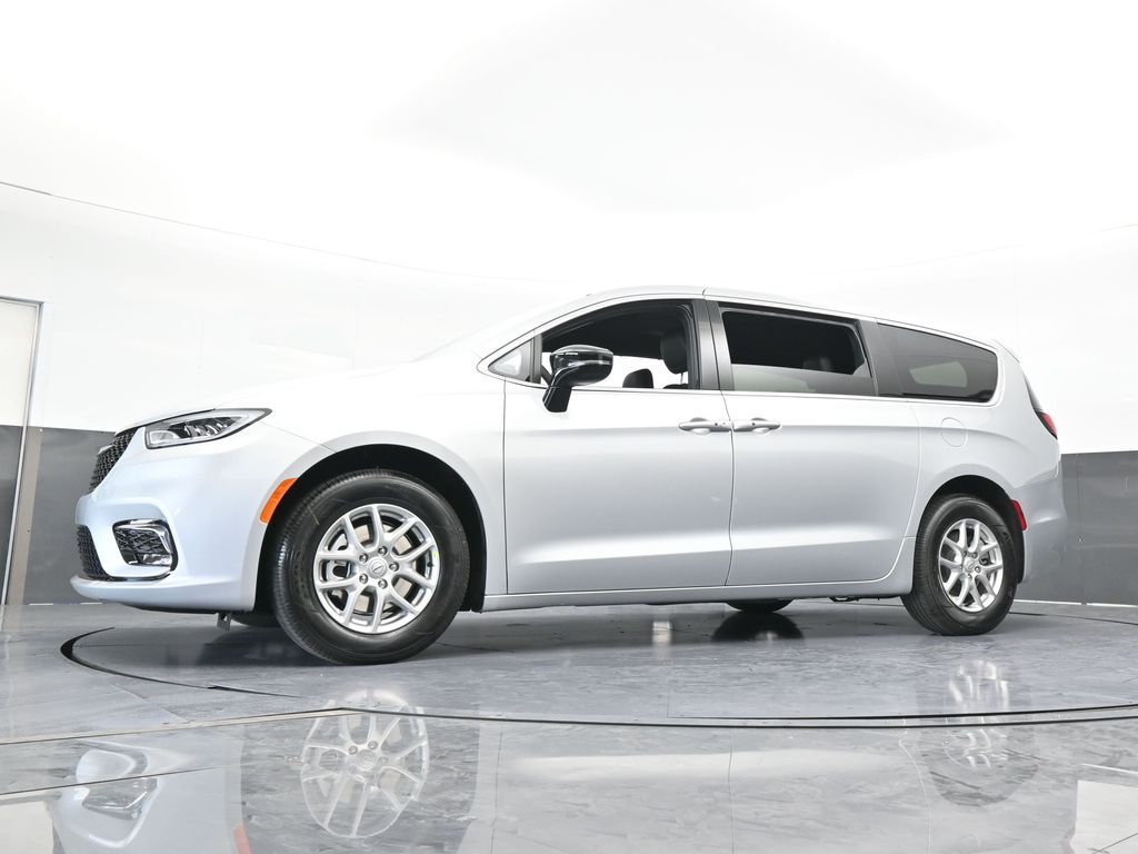 New 2026 Silver Mist Clearcoat Chrysler Select image 54