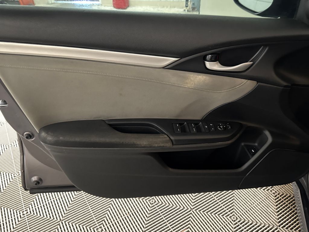 Used 2018  Honda EX image 15