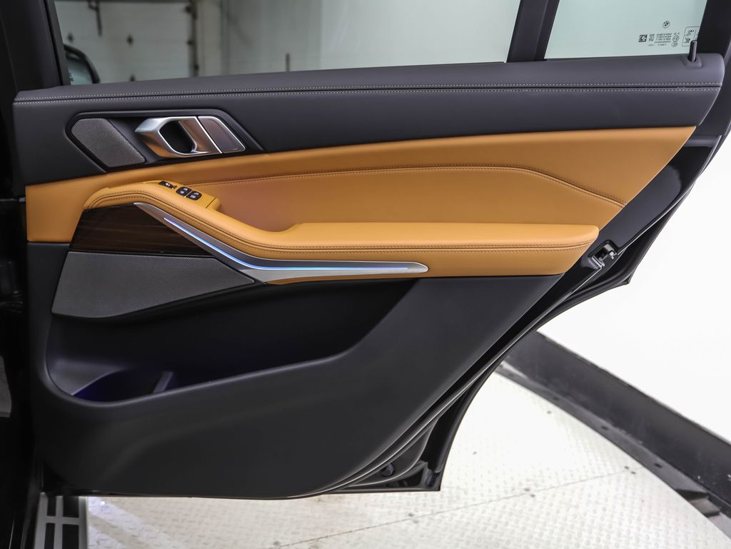Thumbnail: 2026 BMW X7 - 27