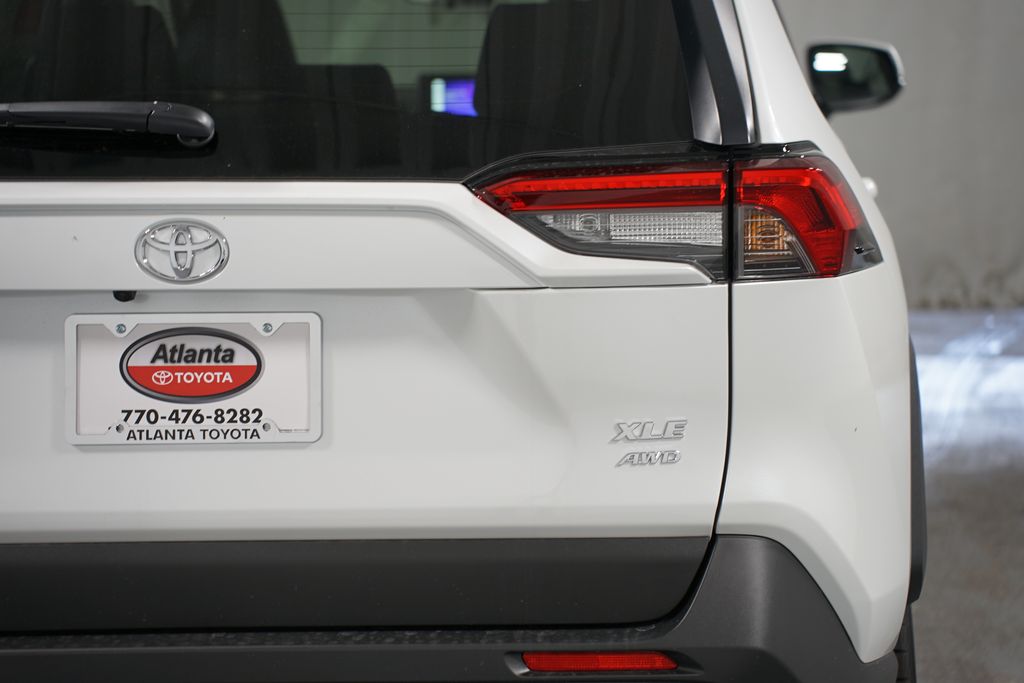 2025 Toyota RAV4 XLE Premium 10