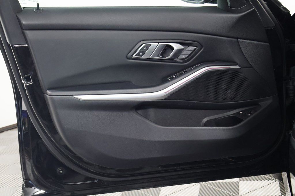 Thumbnail: 2023 BMW 3 Series - 12