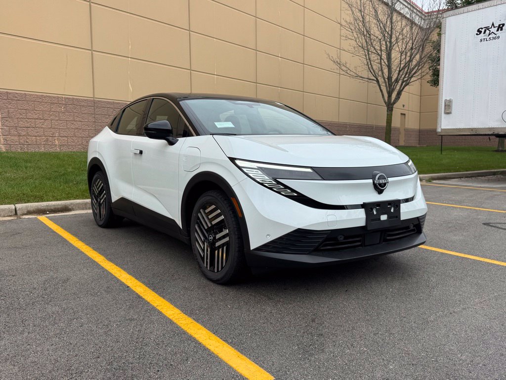 New 2026 Everest White Pearl TriCoat / Super Black Two-tone Nissan SV+ image 2