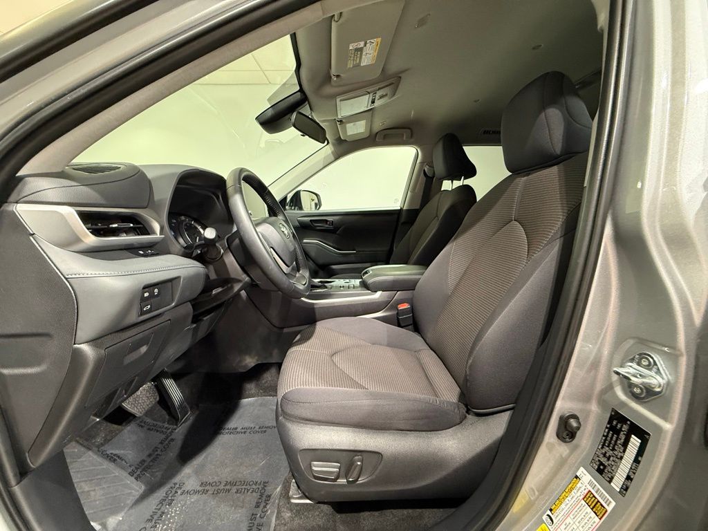 Thumbnail: 2025 Toyota Highlander - 13