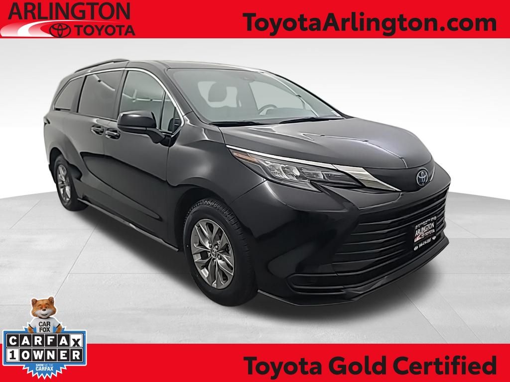 2025 Toyota Sienna LE 8-Passenger FWD