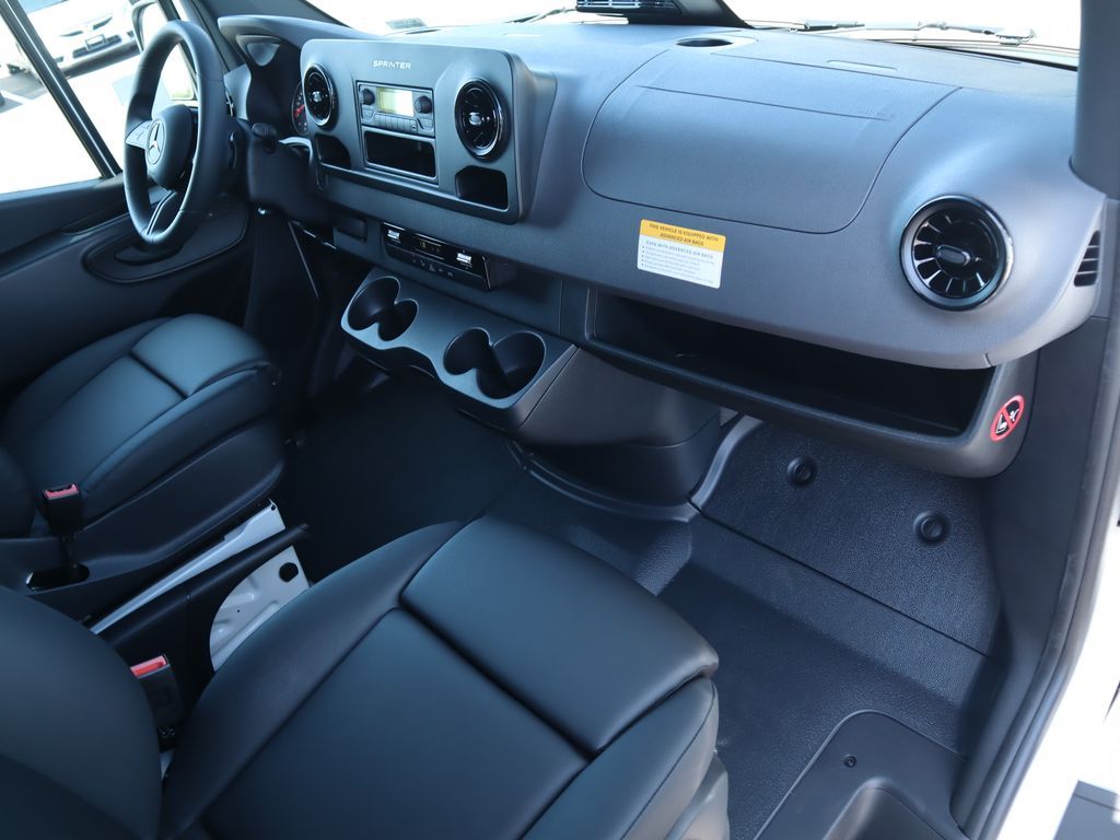 Thumbnail: 2025 Mercedes-Benz Sprinter - 17