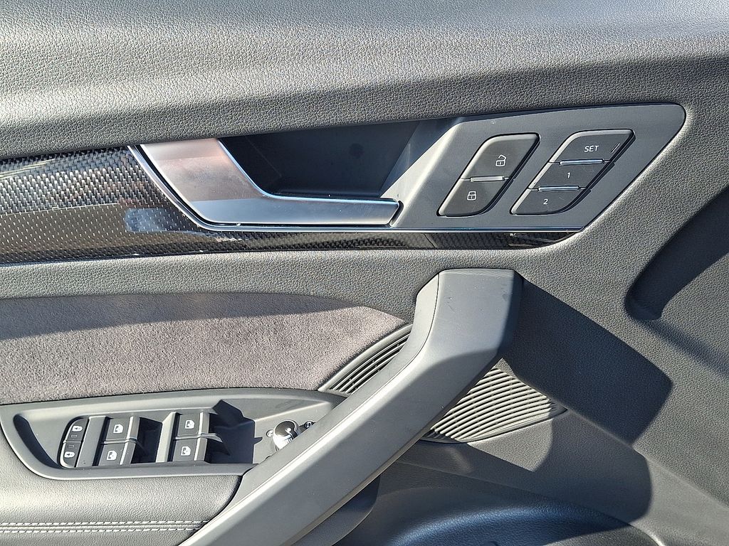 Thumbnail: 2024 Audi SQ5 - 12