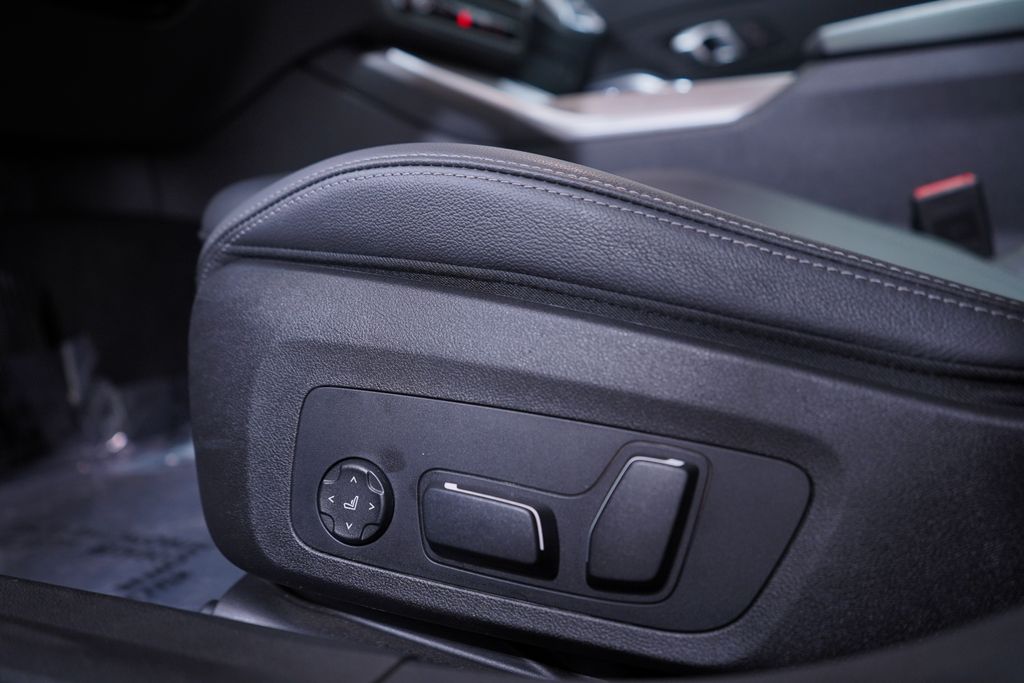 Thumbnail: 2025 BMW 3 Series - 18