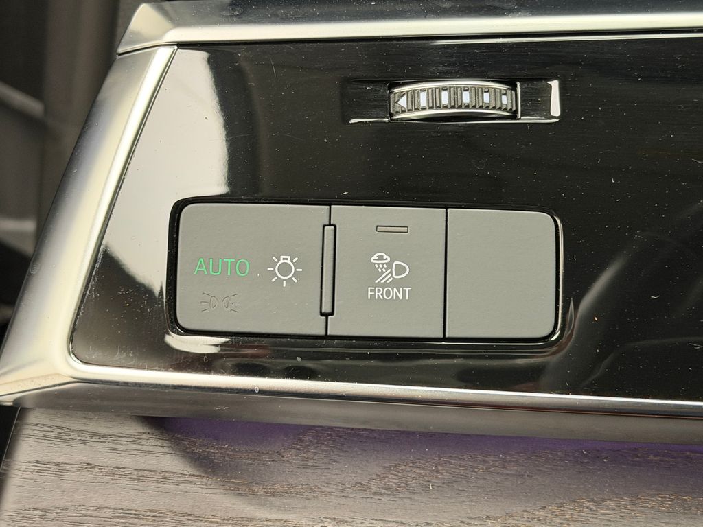 Thumbnail: 2021 Audi Q8 - 31