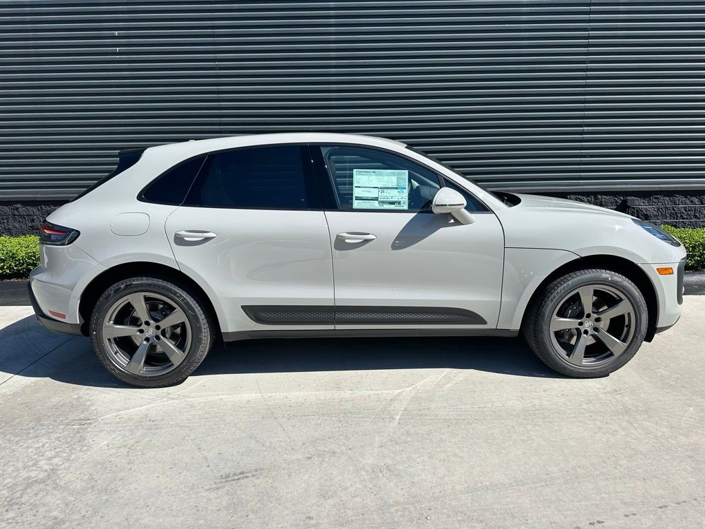 Thumbnail: 2026 Porsche Macan - 10