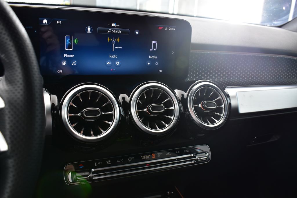 Thumbnail: 2025 Mercedes-Benz GLB - 18