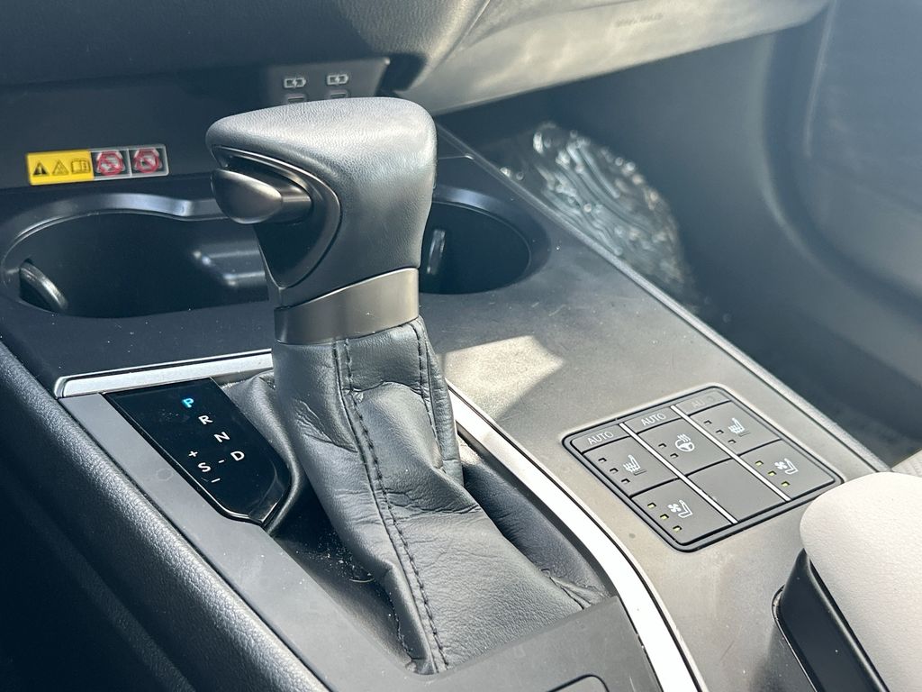 Thumbnail: 2024 Lexus UX - 14