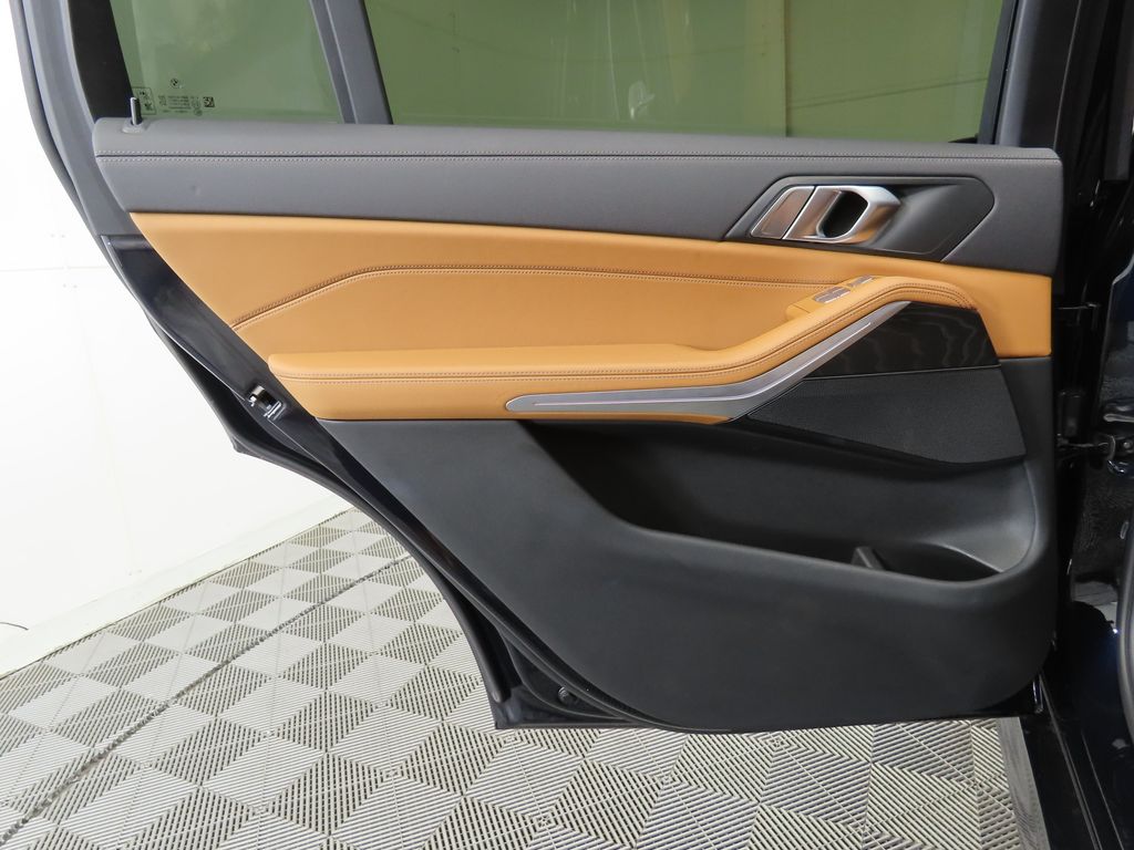 Thumbnail: 2022 BMW X7 - 27