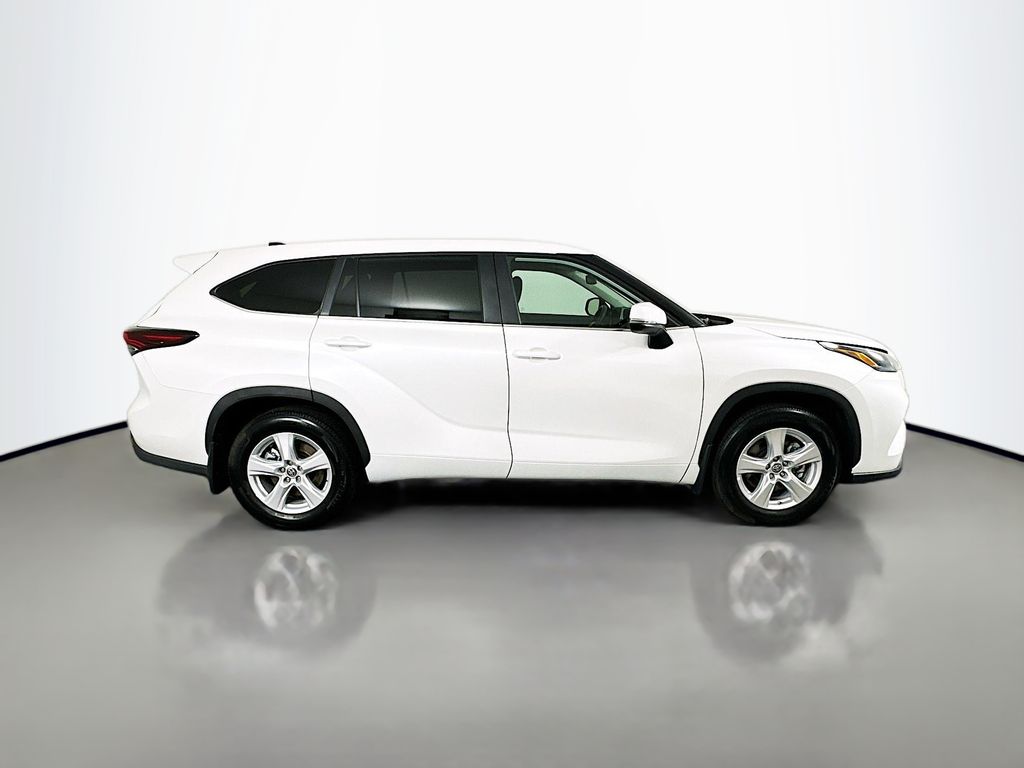 Thumbnail: 2024 Toyota Highlander - 4