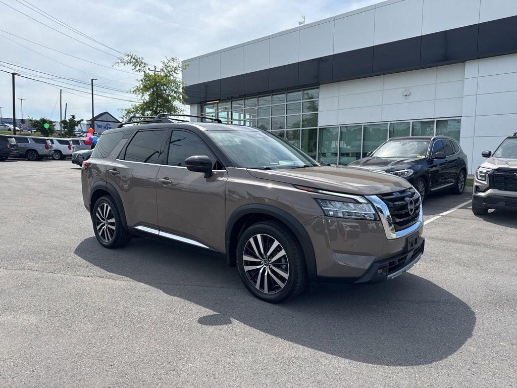 2023 Nissan Pathfinder Platinum 4WD's photo