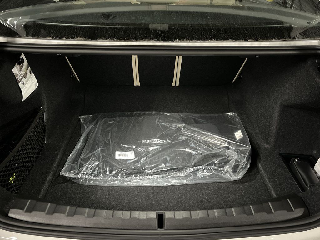 Thumbnail: 2025 BMW 3 Series - 24