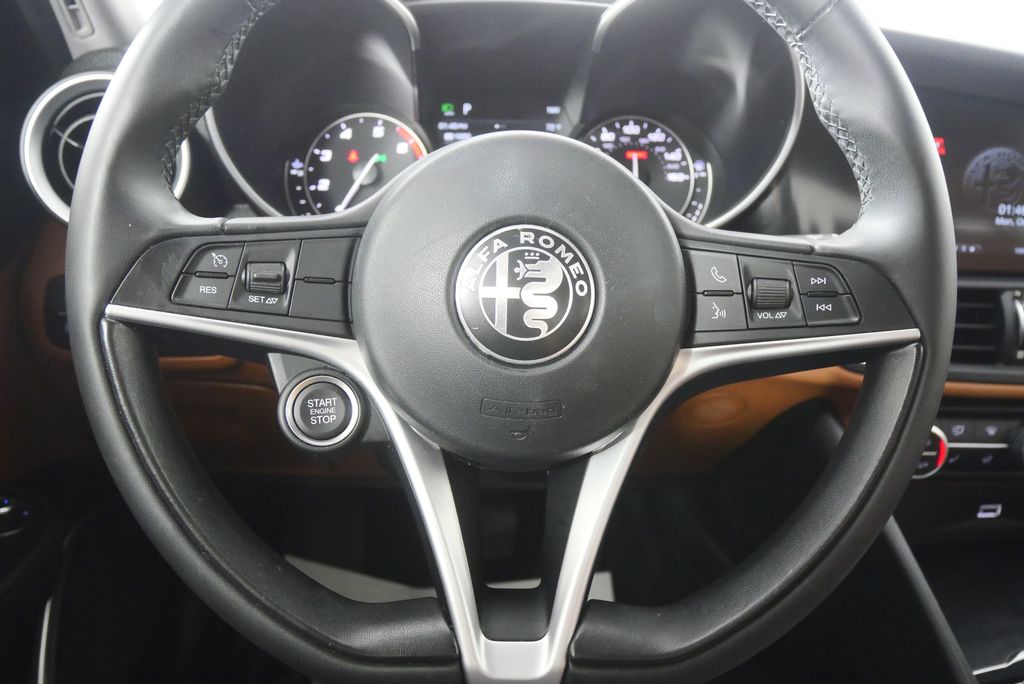 Thumbnail: 2019 Alfa Romeo Giulia - 19