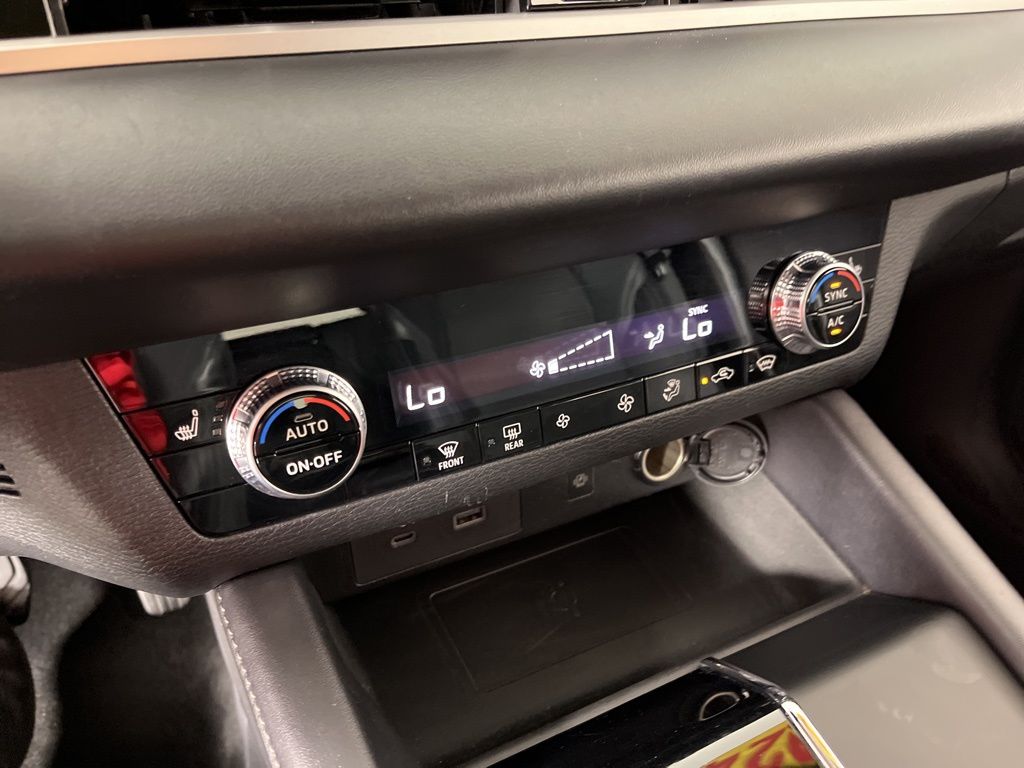 Thumbnail: 2024 Mitsubishi Outlander - 32