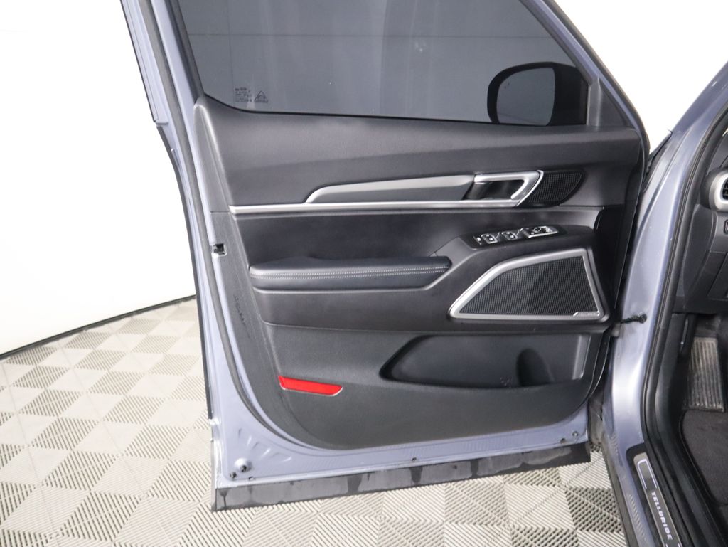 Thumbnail: 2020 Kia Telluride - 24