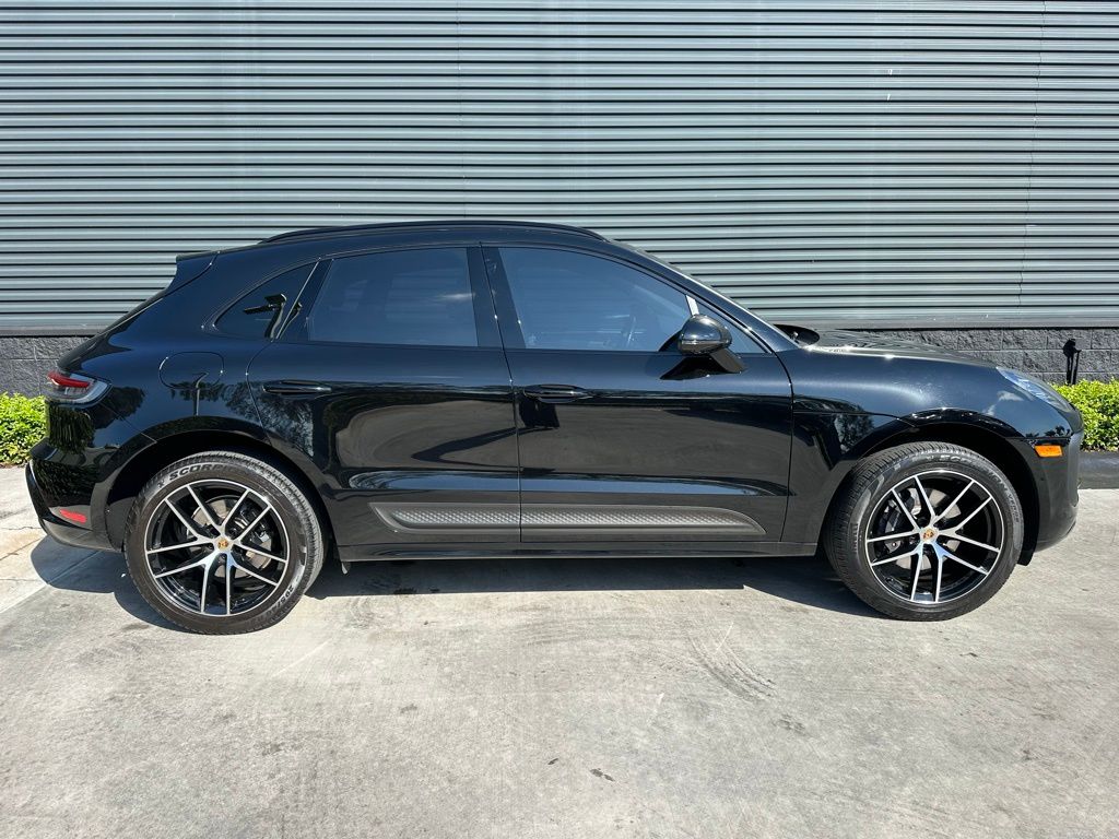 Thumbnail: 2024 Porsche Macan - 10