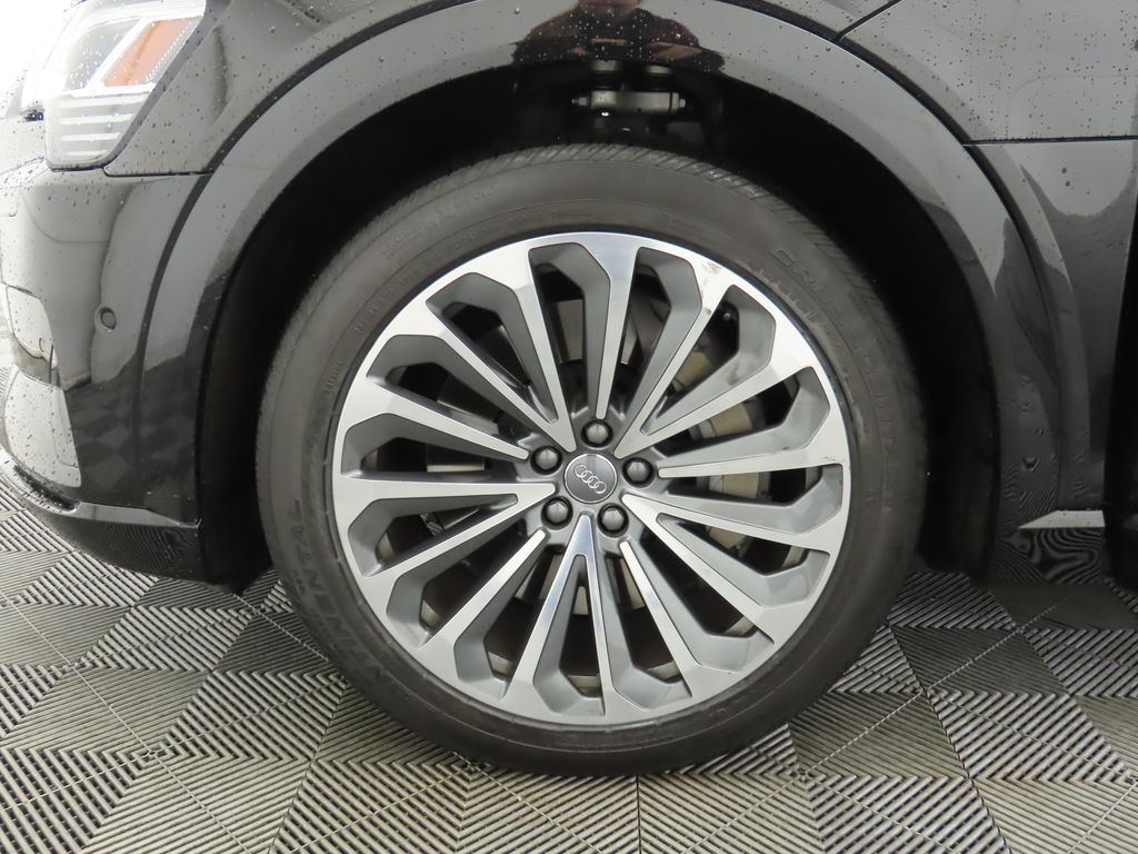 Thumbnail: 2019 Audi e-tron - 31