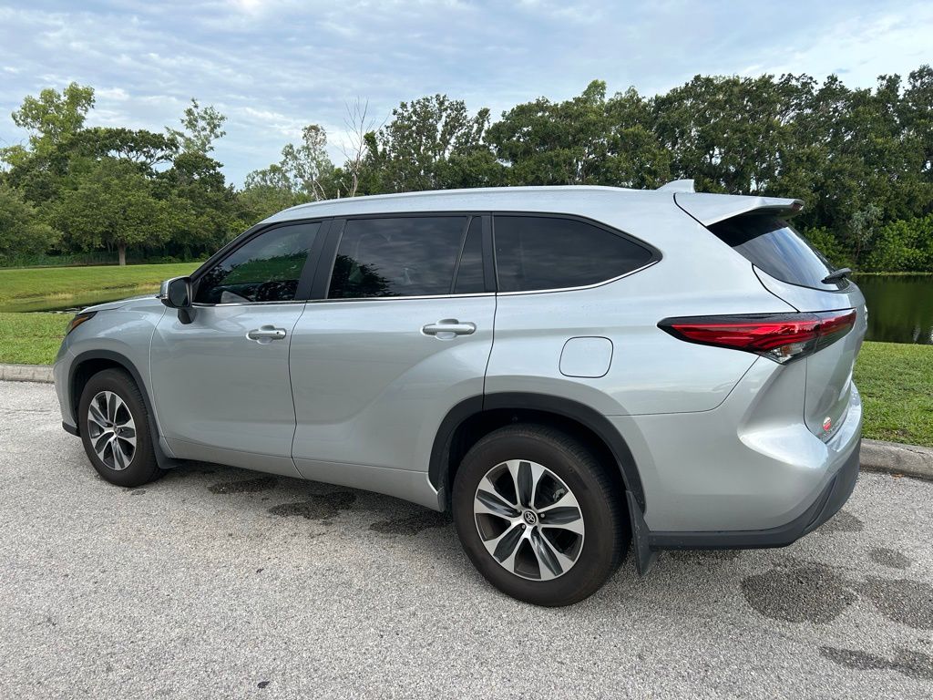 Thumbnail: 2023 Toyota Highlander - 3