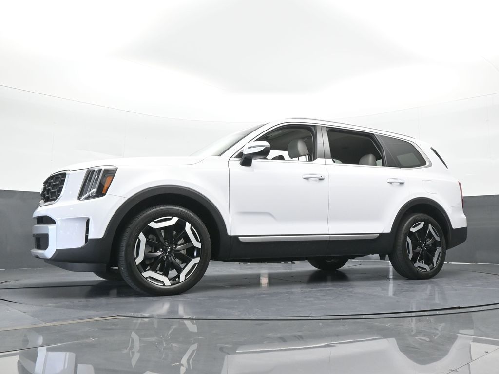 Used 2024 Glacial White Pearl Kia S image 56
