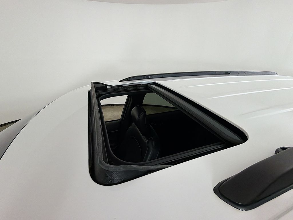 Used 2021 White Jeep Altitude image 18