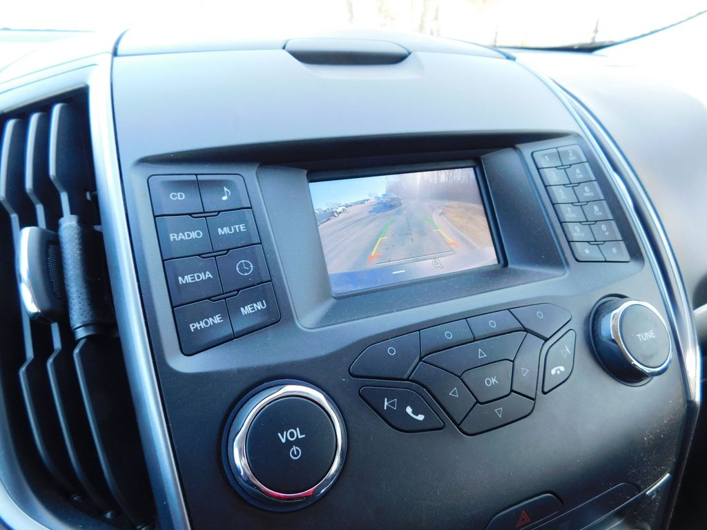 Thumbnail: 2016 Ford Edge - 10