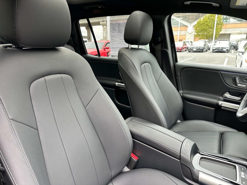 Thumbnail: 2024 Mercedes-Benz GLB - 21