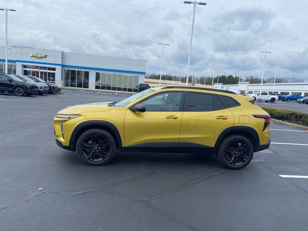 Thumbnail: 2024 Chevrolet Trax - 2