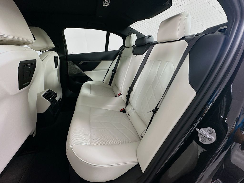 Thumbnail: 2026 BMW 5 Series - 17