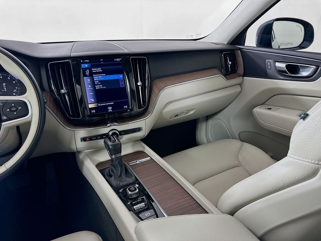 Thumbnail: 2021 Volvo XC60 - 23