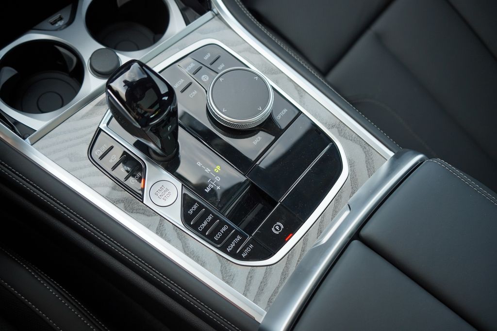 Thumbnail: 2026 BMW 8 Series - 18