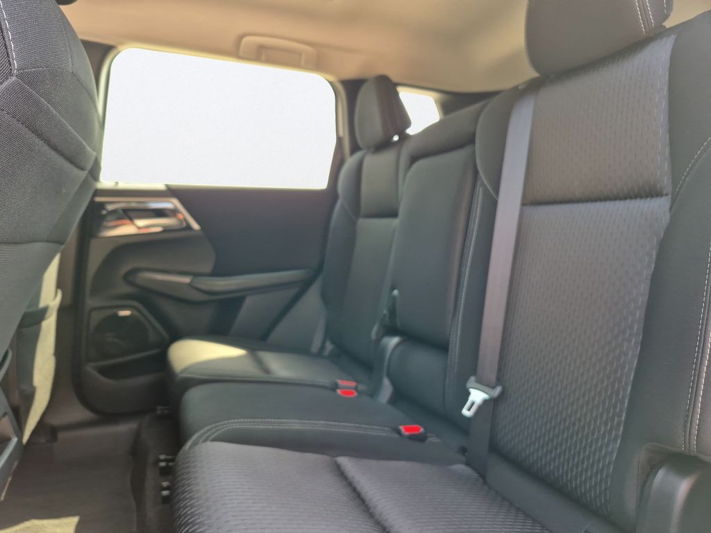 2025 Mitsubishi Outlander ES White at North Houston Mitsubishi