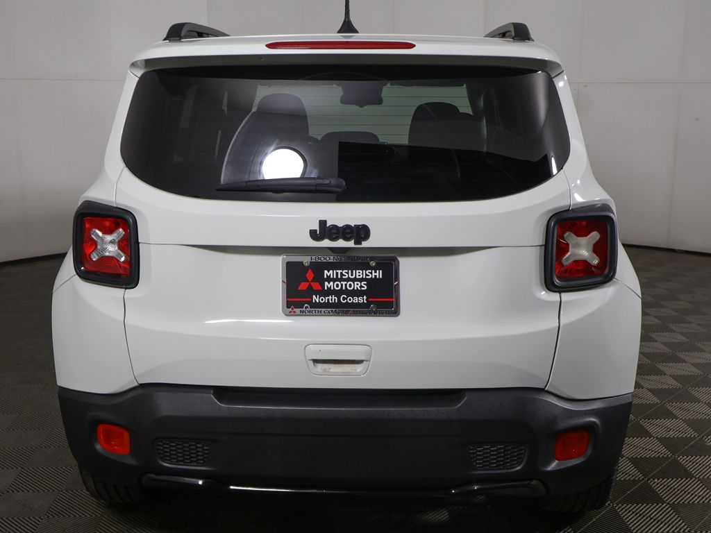 Used 2018 White Jeep Latitude image 9