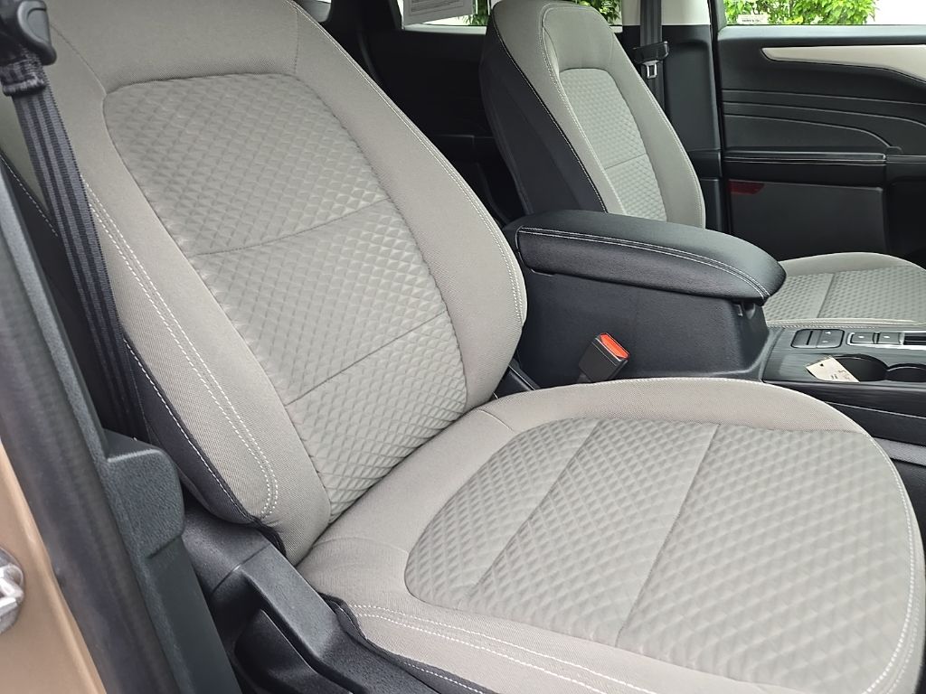 2021 Ford Escape SE 23