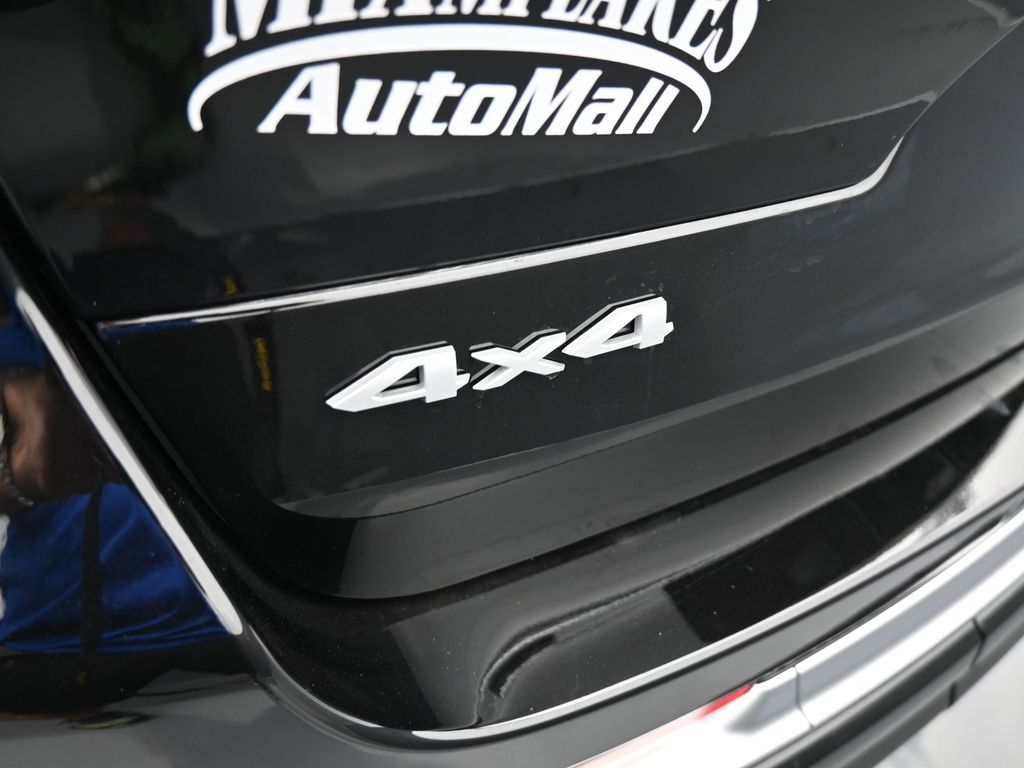 New 2025 Diamond Black Crystal Pearlcoat Jeep Summit image 35